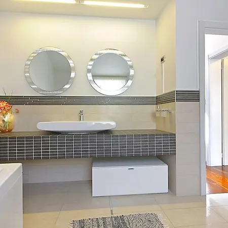 Villa Lola 56